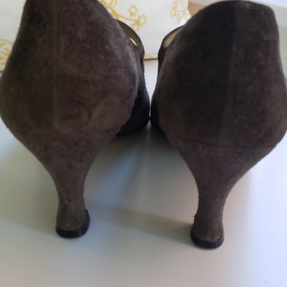 🔥HP🔥VTG Ferragamo pumps, sz 8 AA, grey suede - Picture 6 of 8